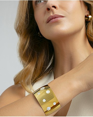 PULSERA BRAZALETE ANCHO DORADO CON NÁCAR MADRE PERLA
