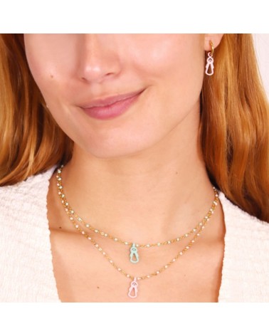 COLLAR CON CADENA DORADA EN ACERO Y BOLITAS COLOR ESMALTE, Y COLGANTE VIRGEN DEL ROCIO