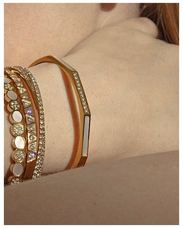 PULSERA RÍGIDA BRAZALETE DORADO ACERO CON CIRCONITAS Y NÁCAR BLANCO