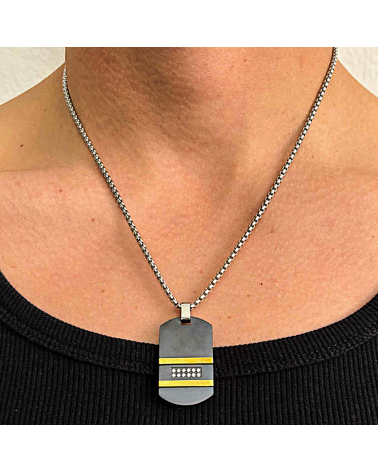 CADENA CON COLGANTE DE ACERO CHAPA COLOR NEGRO CON CIRCONITAS Y DETALLE DORADO